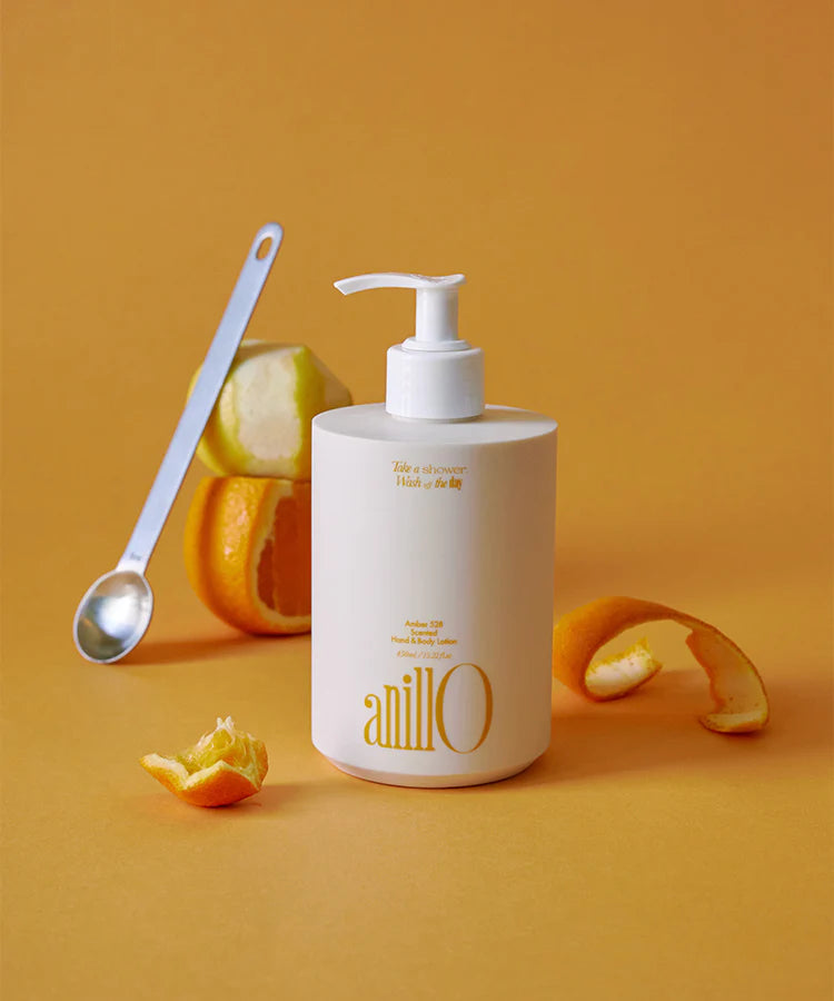 ANILLO AMBER528 SCENTED HAND & BODY LOTION - parfumuotas kūno losjonas, 450 ml - KŪNO LOSJONAS IŠ ANILLO - TIK €31! Apsipirk dabar GROŽIO ALCHEMIJA