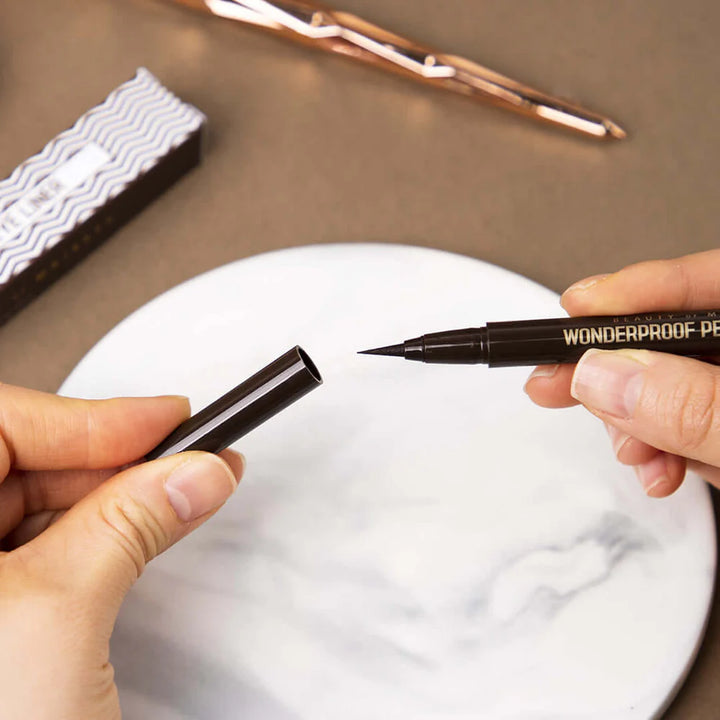 BOM WONDERPROOF PEN EYE LINER - akių pravedimas - AKIŲ PIEŠTUKAS IŠ BOM - TIK €12.95! Apsipirk dabar GROŽIO ALCHEMIJA