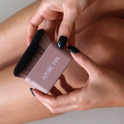 AZURE TAN TANBUKI BLENDING BRUSH - šepetėlis savaiminio įdegio išskirstymui ir retušavimui, 1 vnt. - MAKIAŽO ŠEPETĖLIS IŠ AZURE TAN - TIK €17! Apsipirk dabar GROŽIO ALCHEMIJA