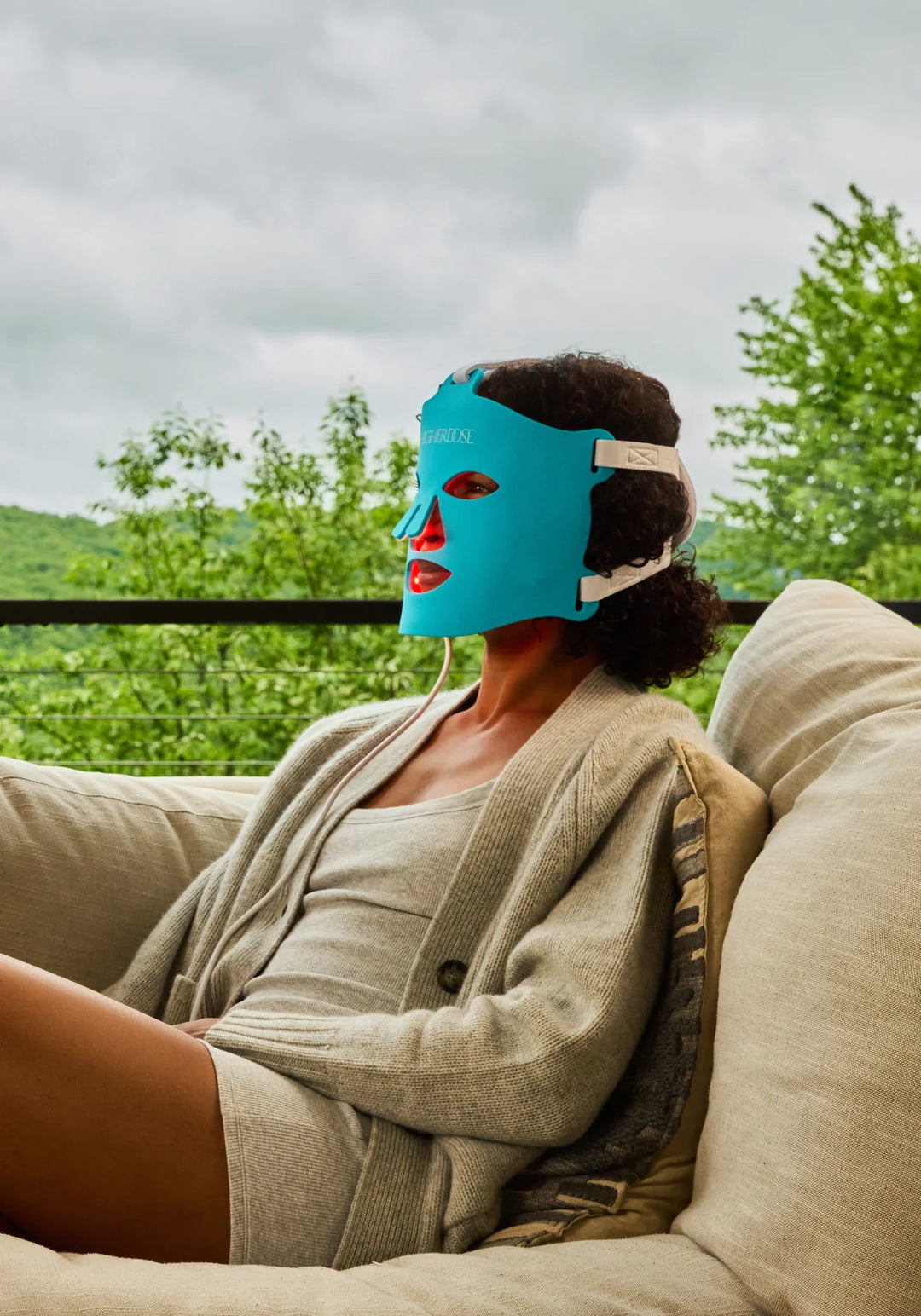 HigherDOSE® raudonos ir artimosios infraraudonosios šviesos terapijos kaukė veido odai - LED KAUKĖ IŠ HigherDOSE® - TIK €296.10! Apsipirk dabar GROŽIO ALCHEMIJA