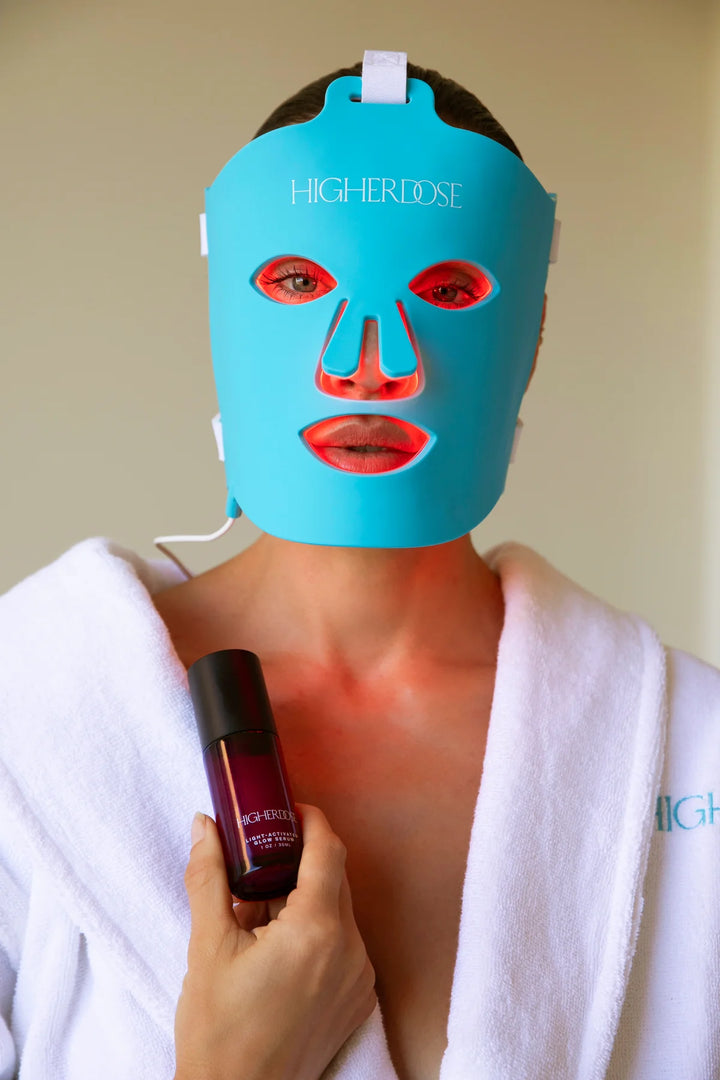 HigherDOSE® raudonos ir artimosios infraraudonosios šviesos terapijos kaukė veido odai - LED KAUKĖ IŠ HigherDOSE® - TIK €296.10! Apsipirk dabar GROŽIO ALCHEMIJA