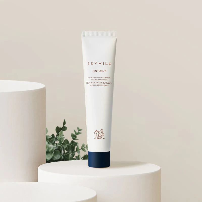 SKYMILK OINTMENT - vietinio naudojimo balzamas su asilės pienu ir DKMEX®, 15 g - BALZAMAS IŠ SKYMILK - TIK €29! Apsipirk dabar GROŽIO ALCHEMIJA