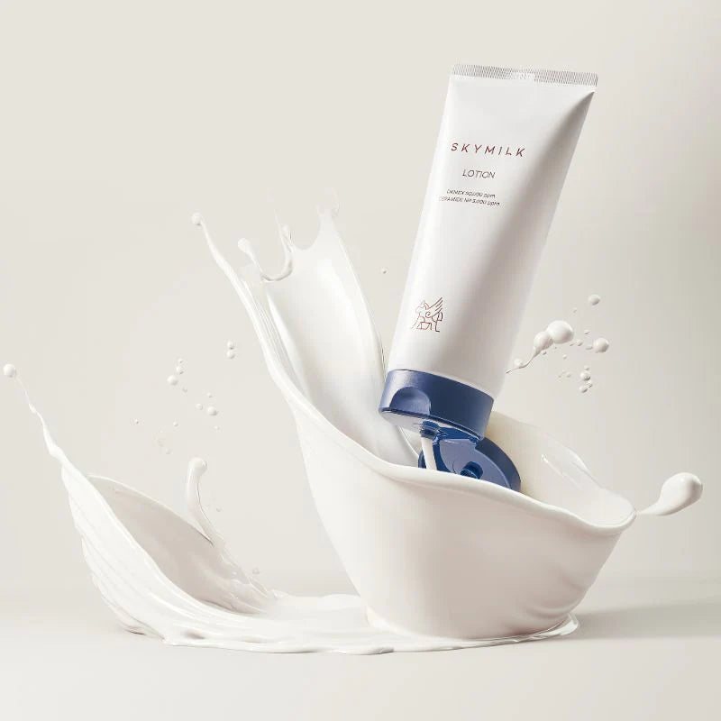 SKYMILK LOTION - raminantis kūno losjonas su asilės pienu, keramidais ir DKMEX®, 200 ml - KŪNO LOSJONAS IŠ SKYMILK - TIK €31! Apsipirk dabar GROŽIO ALCHEMIJA