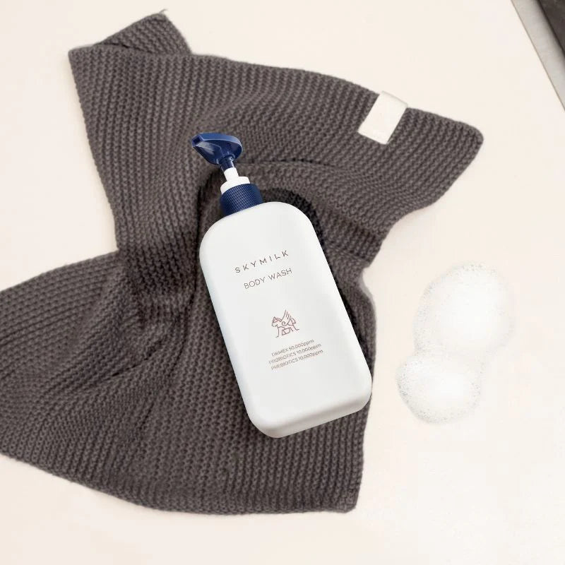 SKYMILK PROBIOTICS & PREBIOTICS BODY WASH - raminantis kūno prausiklis su asilės pienu, probiotikais, prebiotikais ir DKMEX® kompleksu, 300 ml - KŪNO PRAUSIKLIAI IŠ SKYMILK - TIK €28! Apsipirk dabar GROŽIO ALCHEMIJA