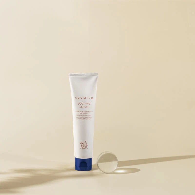 SKYMILK CENTELLA SOOTHING SERUM - raminantis serumas su asilės pienu ir DKMEX®, 100 ml - SERUMAS IŠ SKYMILK - TIK €23.80! Apsipirk dabar GROŽIO ALCHEMIJA