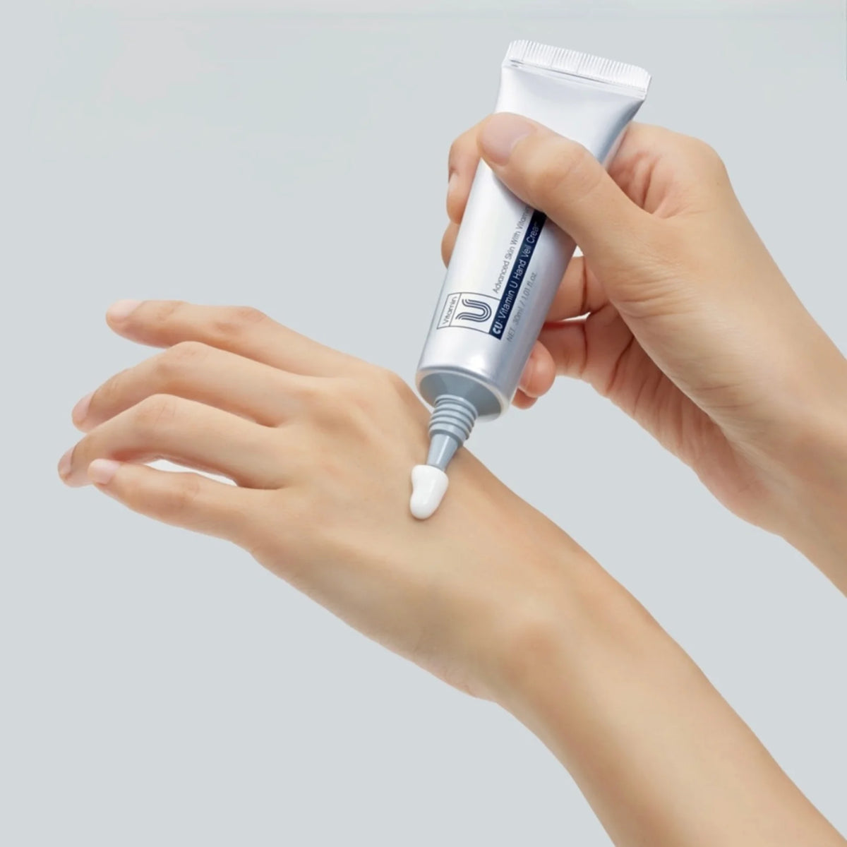 CUSKIN VITAMIN U HAND VEIL CREAM - dvigubos funkcijos rankų kremas su Vitaminu U, 30 ml - RANKŲ KREMAS IŠ CUSKIN - TIK €11.90! Apsipirk dabar GROŽIO ALCHEMIJA