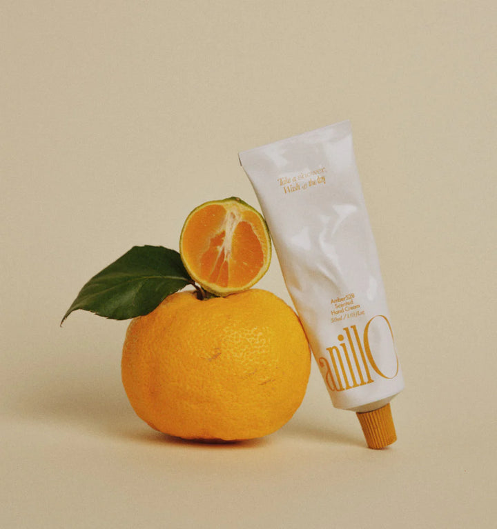 ANILLO AMBER528 SCENTED HAND CREAM - parfumuotas rankų kremas, 50 ml - RANKŲ KREMAS IŠ ANILLO - TIK €19.12! Apsipirk dabar GROŽIO ALCHEMIJA
